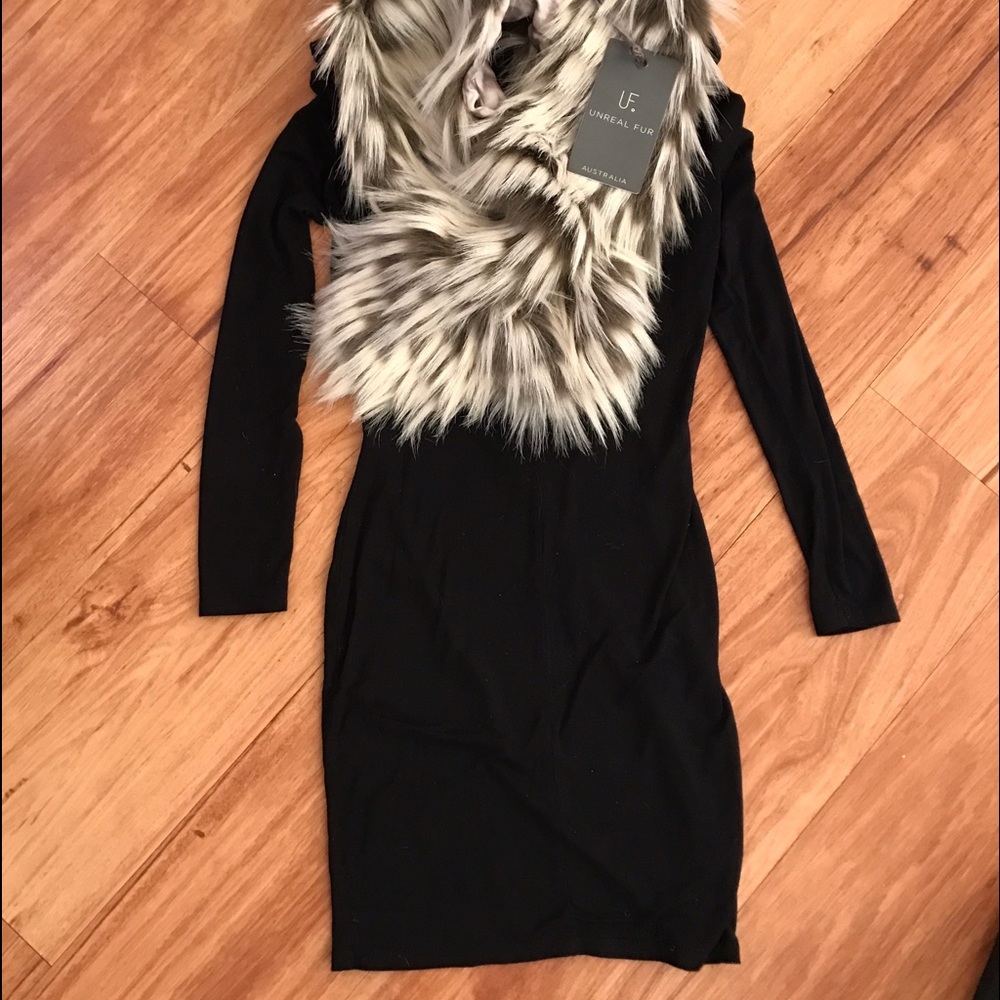 NWT unreal fur (planet blue) faux fur scarf/stole