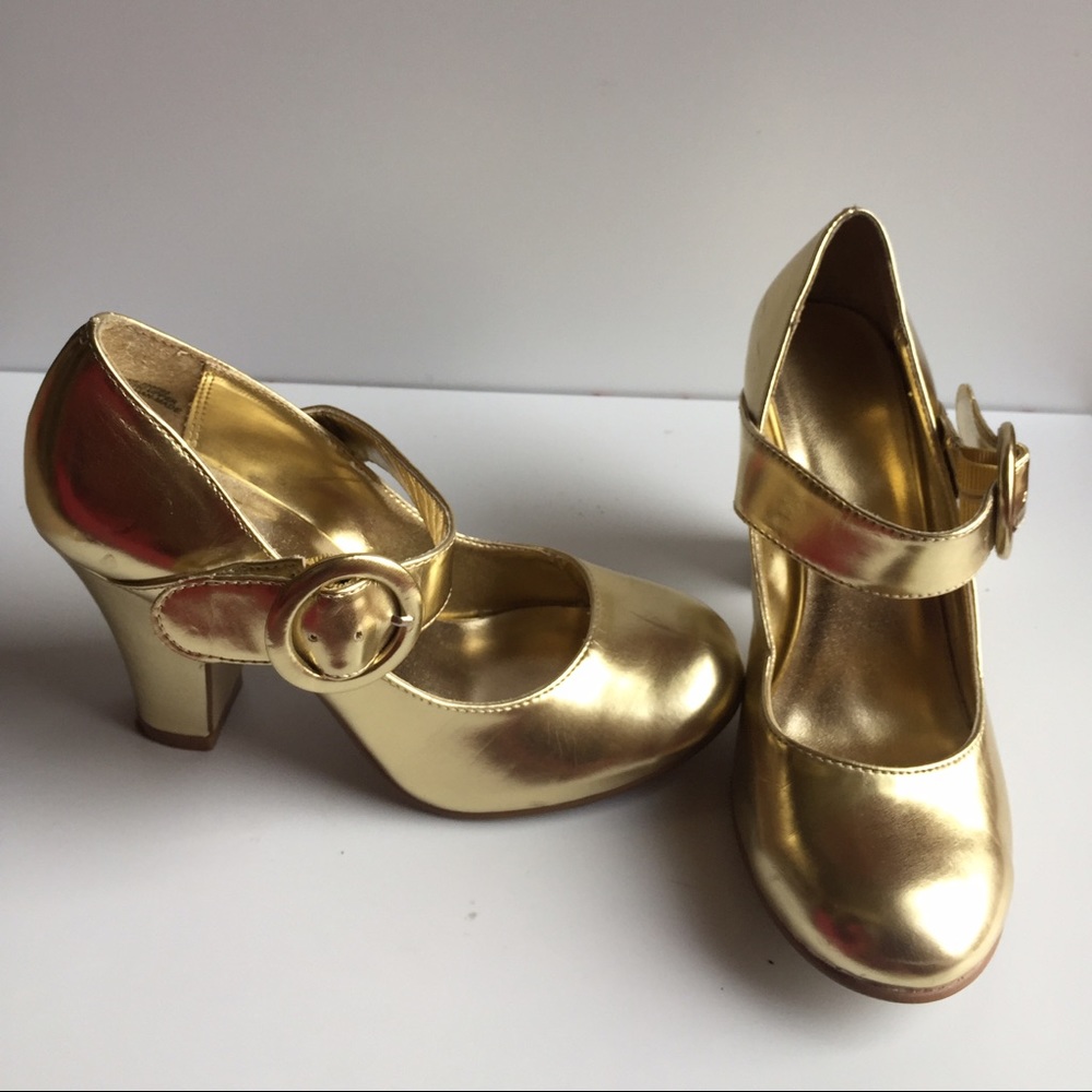 Gold ladies pumps