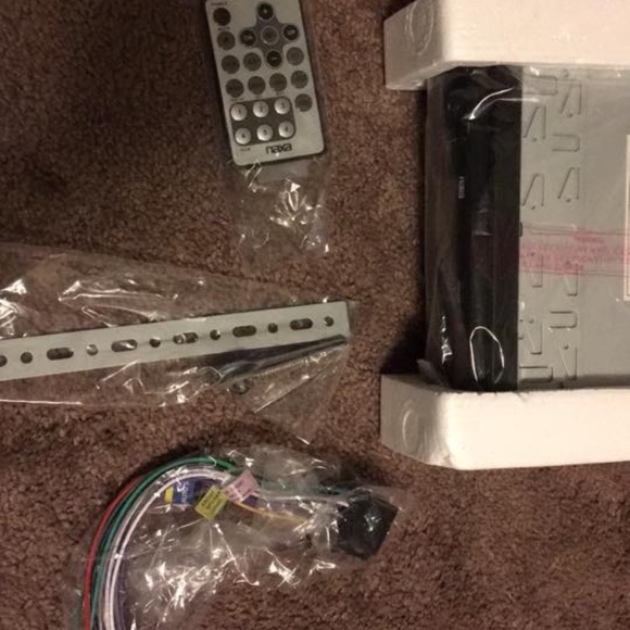 Naxa nca-602 car radio - Picture 3 of 4