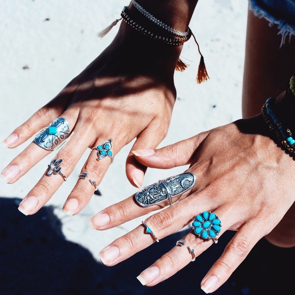 •Palm Desert Eight Piece Ring Set• - Picture 3 of 8