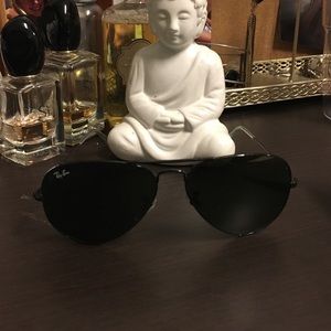 Black Women's Ray-Ban Aviator Sunglasses