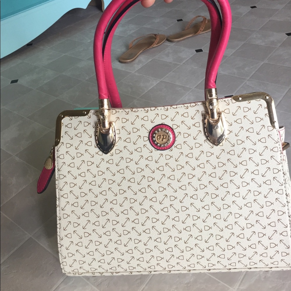 Small, medium, large purse set