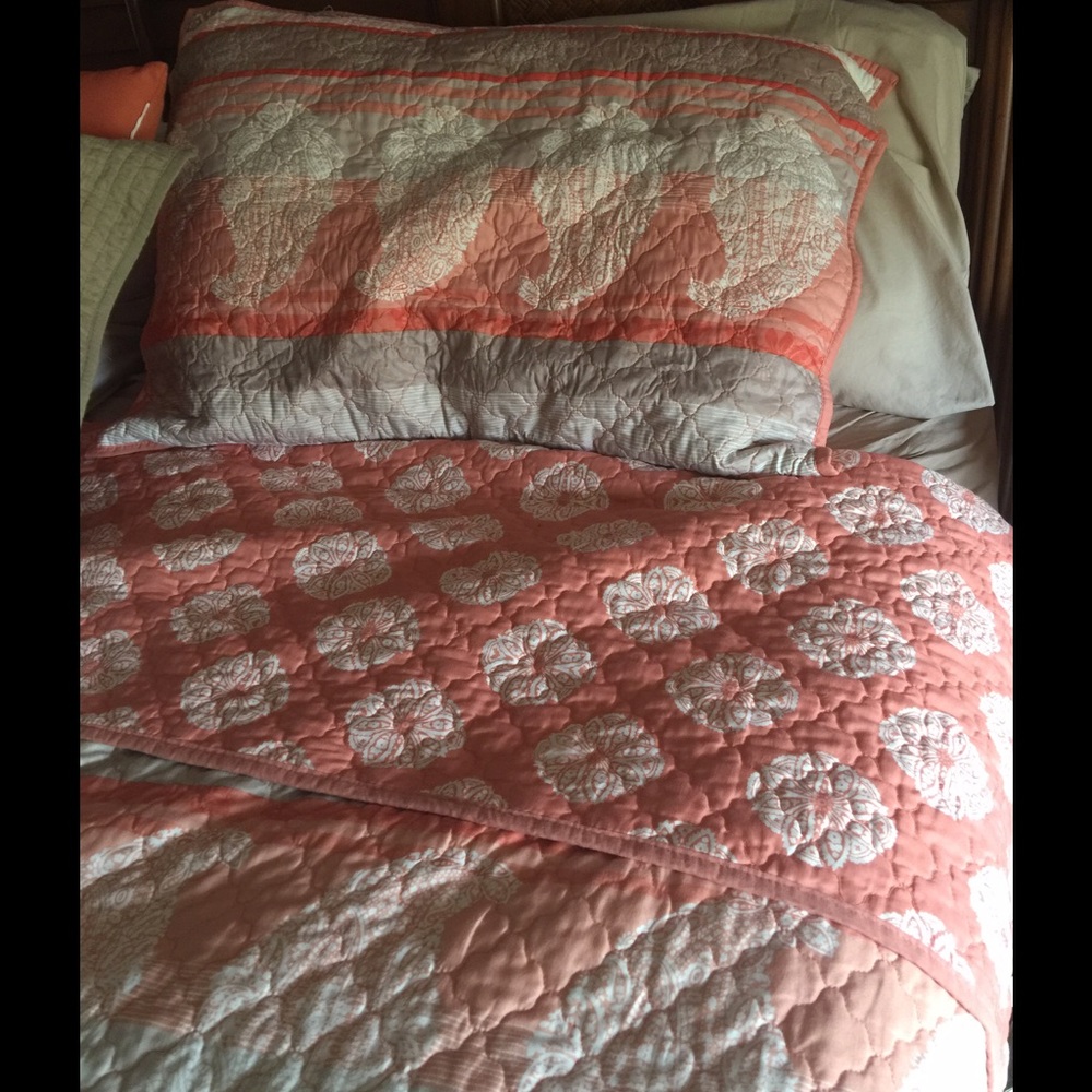 King size coverlet/shams