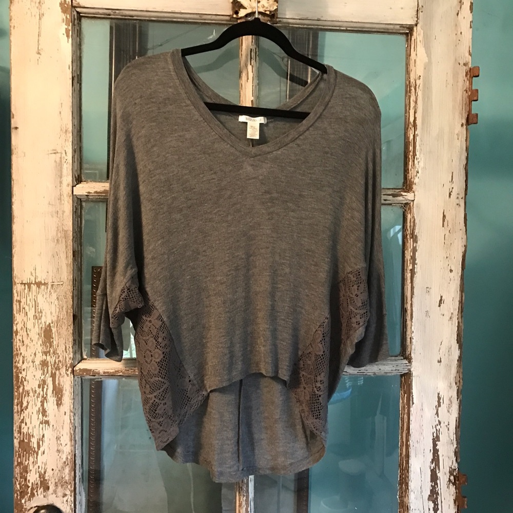 Super cute gray top