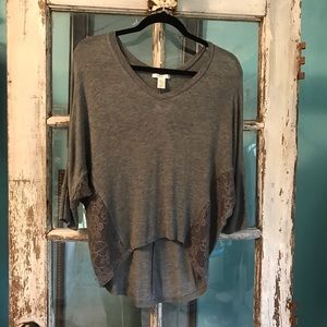Super cute gray top