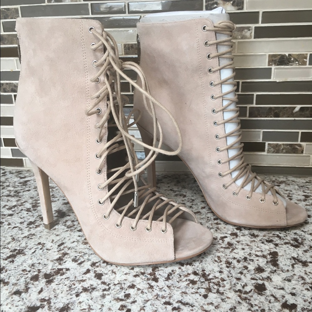 🏅HP 🏅Kendall + Kylie Ginny Lace - up sandals