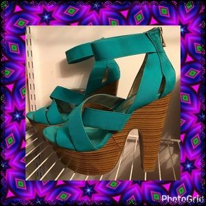 🌺 Green platform Heels🌺