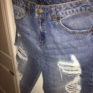 Ripped boyfriend jeans 👖