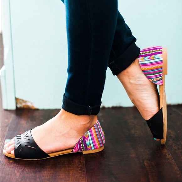 Shoes - 🎉HOST PICK🎉 NIB Aztec Print Peep Toe Sandals