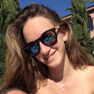 Meet your Posher, Chloe
