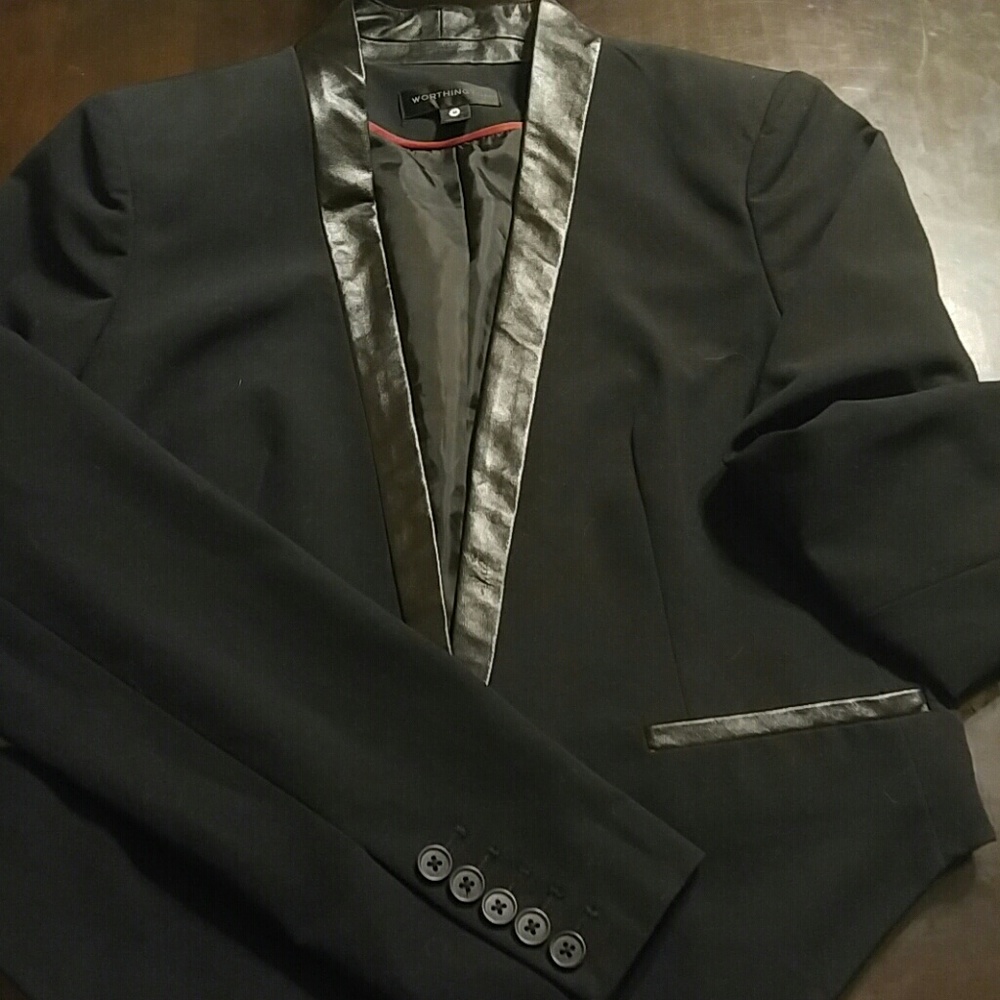 Cropped black jacket