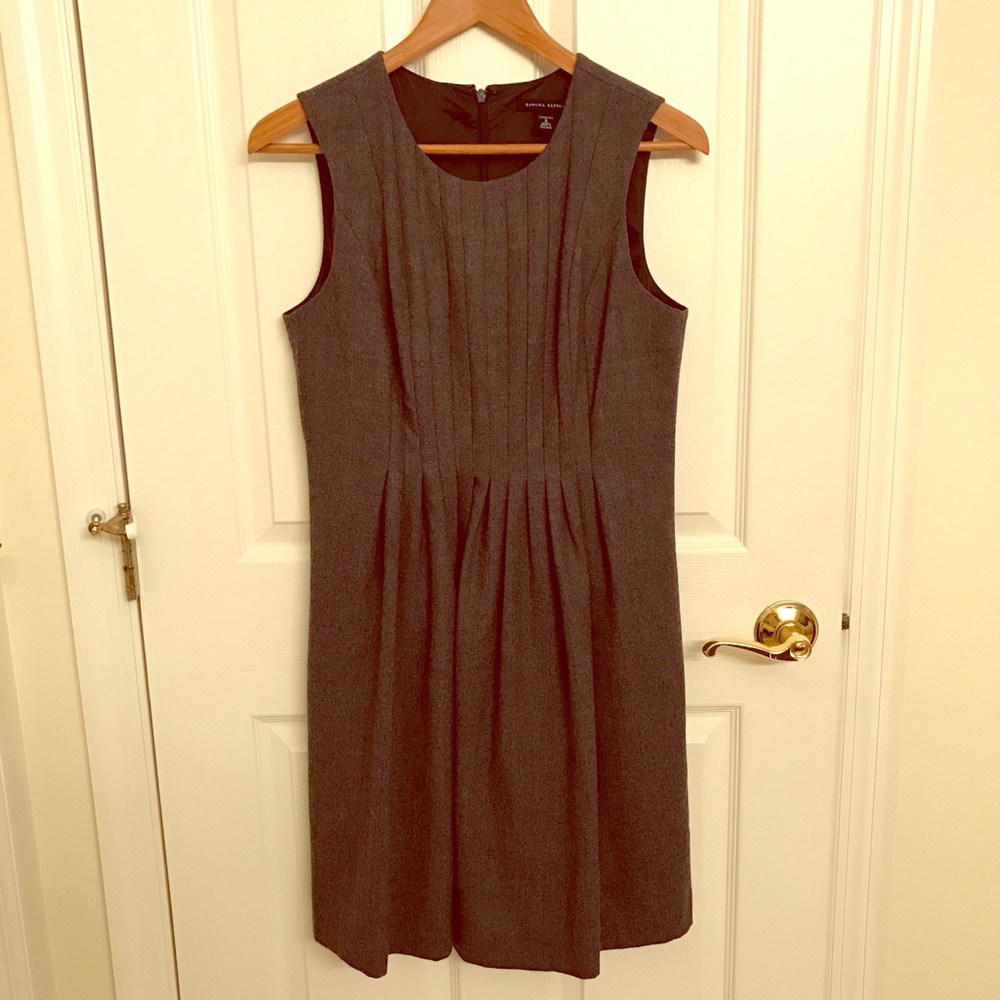 Banana republic wool dress with pockets!