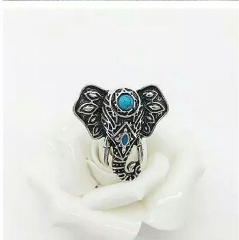 🌹Beautiful Adjustable Vintage Elephant Ring! - Picture 4 of 8