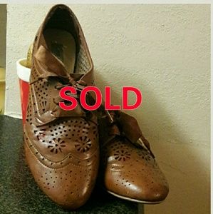 ??SOLD??Steve Madden Lunna