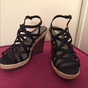 Vera Wang Black Wedges