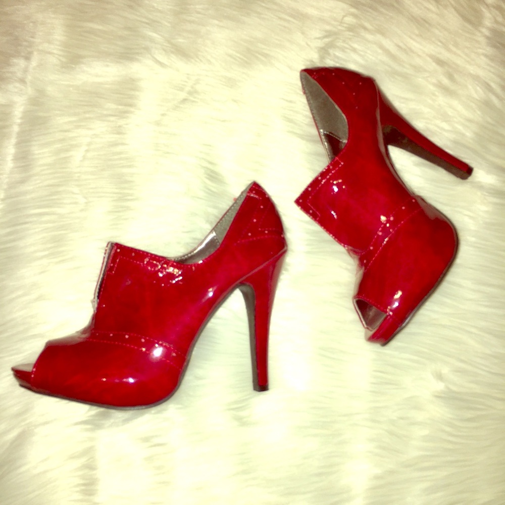 Red Pumps Size 6