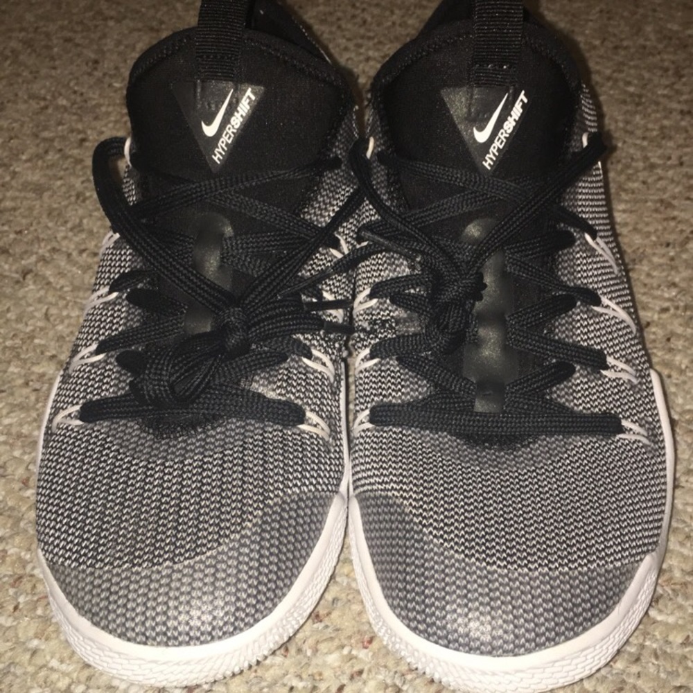 Nike basketball shoes • only worn indoors