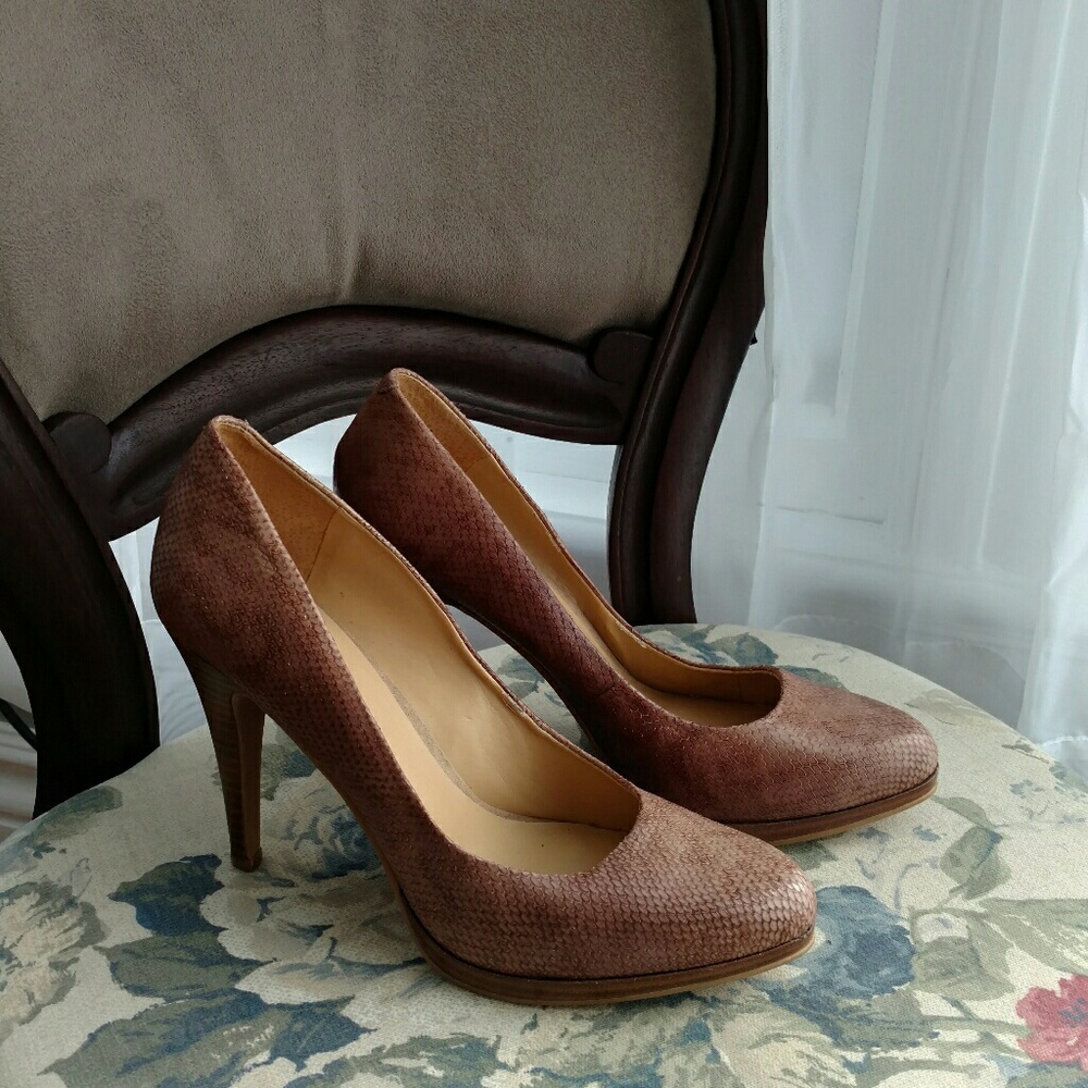 Sophisticated beige pumps