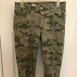 Cami Old Navy Rockstar jeans in 8 Long
