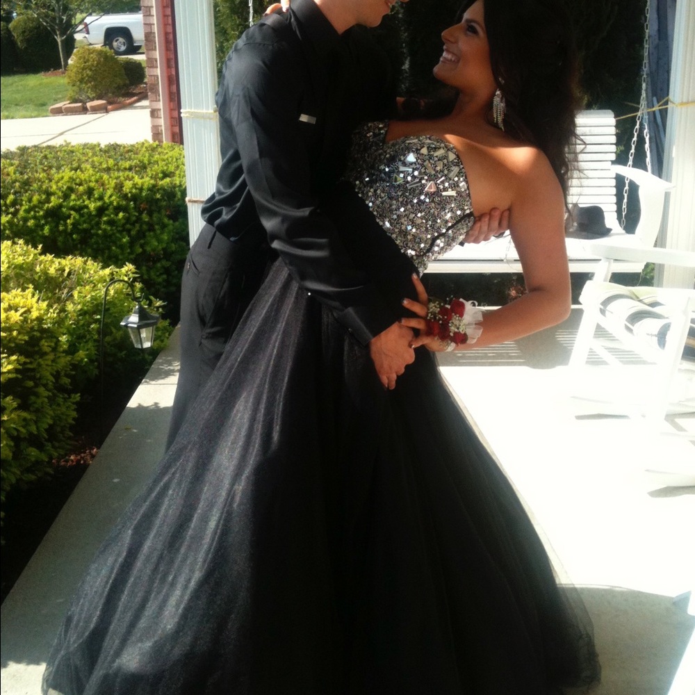 GORGEOUS PROM DRESS