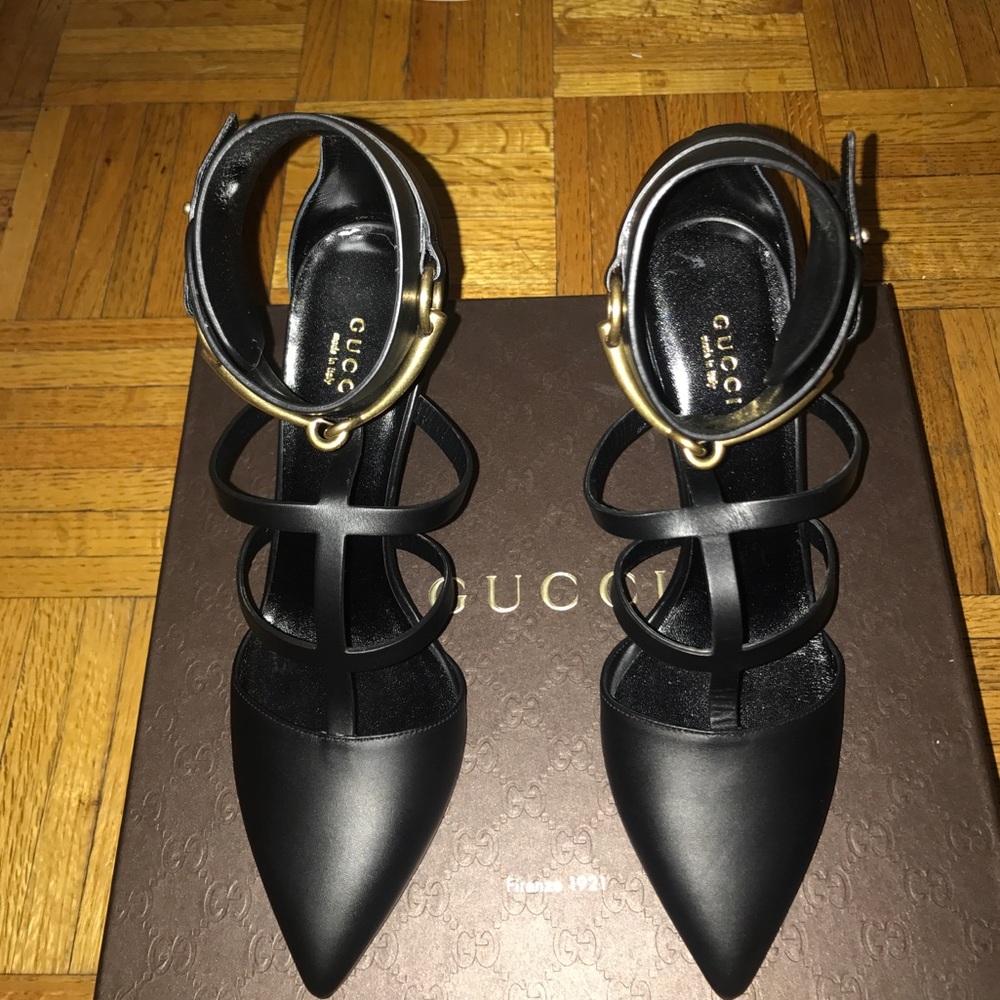 **SOLD**Gucci Ursula T-Strap pump