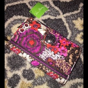 NWT Vera Bradley Turn Lock Wallet NWT Vera Bradley Turn Lock Wallet