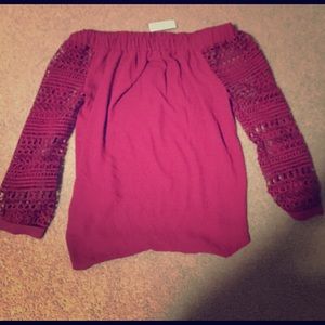 Off the shoulder 3/4 sleeve top.