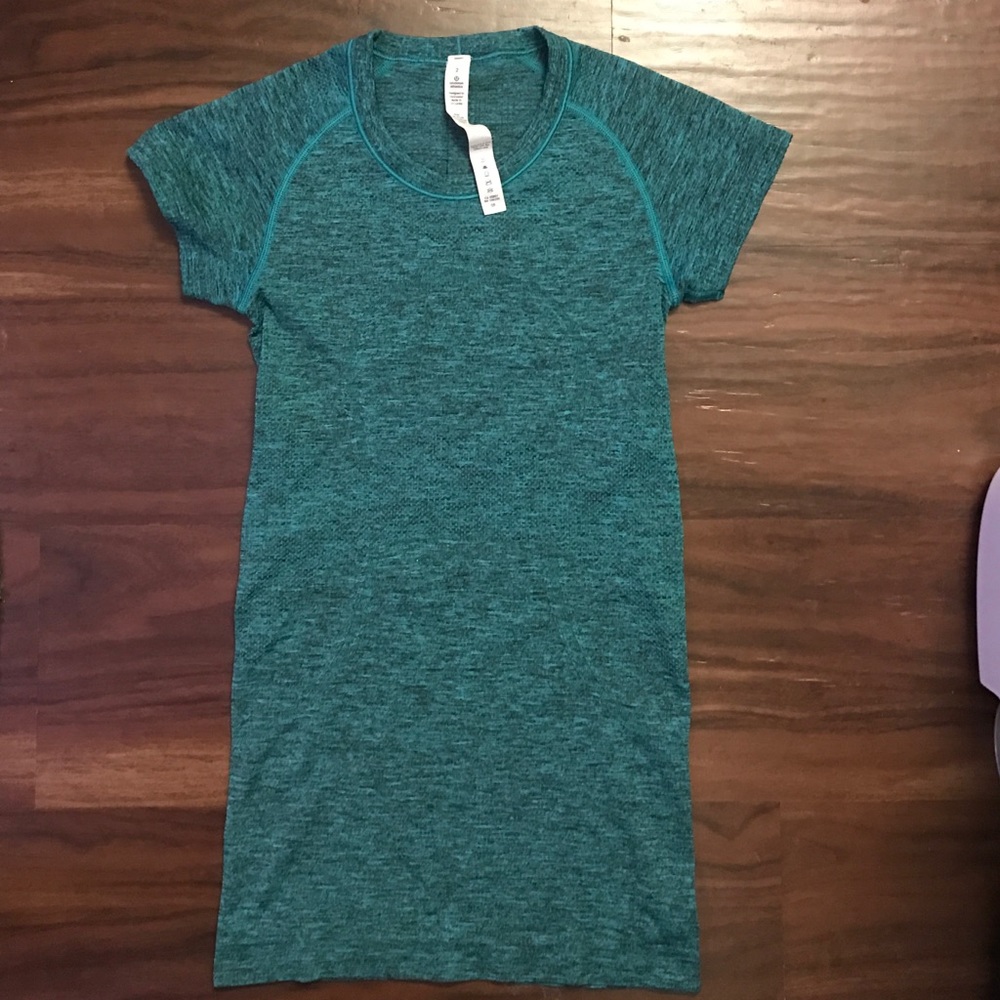 lulu lemon short sleeve athletic shirt