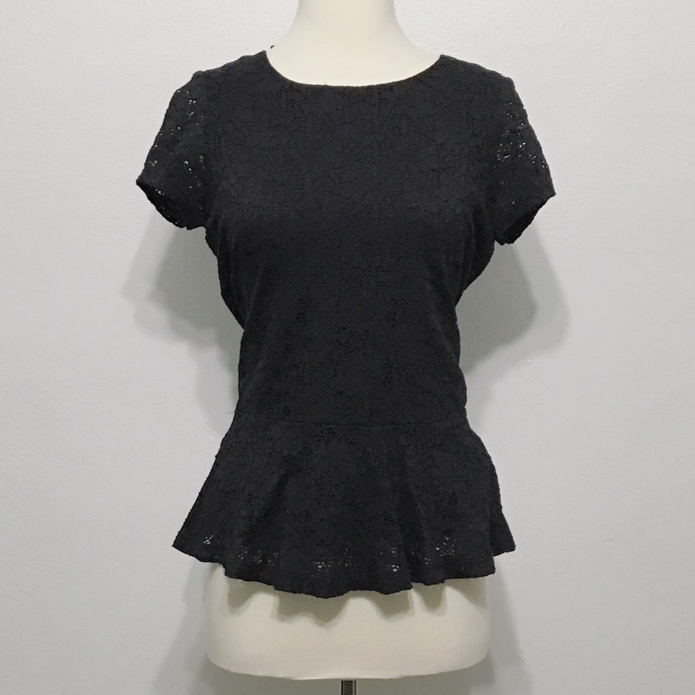 🎉Bobeau black lace peplum shirt