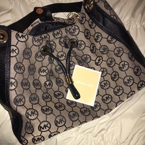 SALE SALE SALE!💫Authentic MK Ludlow Shoulder Bag