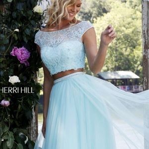 Sherri hill size 00