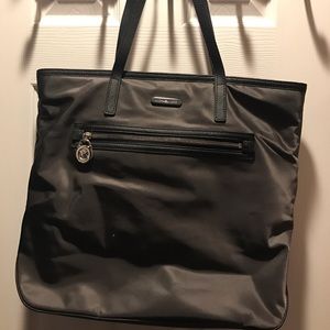 1/4: $60!! MICHAEL KORS KEMPTON🖤