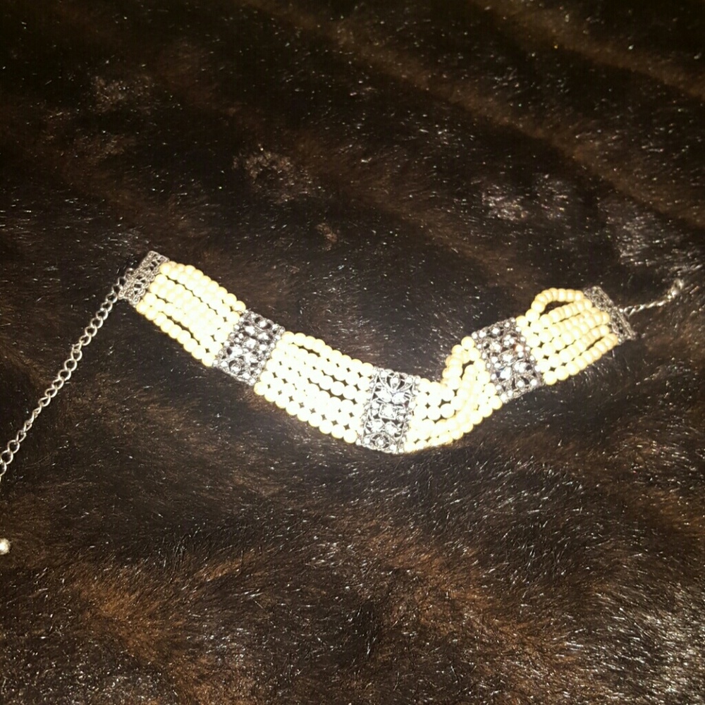Faux pearl choker
