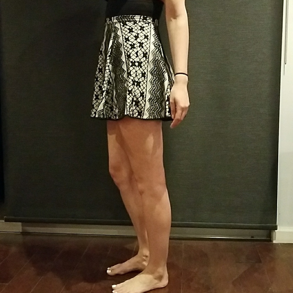 🌈❤LACE MINI SKIRT❤🌈 - Picture 2 of 4