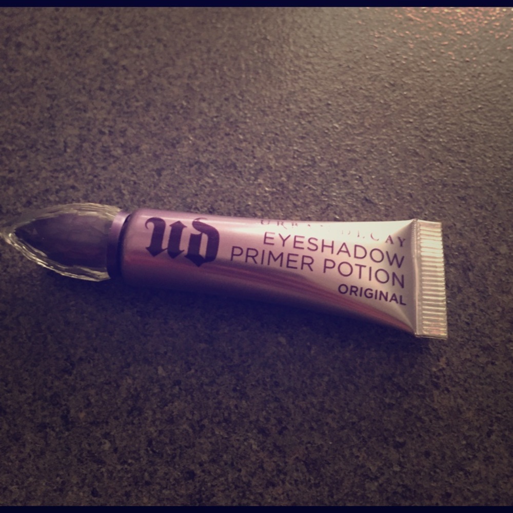 UD Eye Shadow Primer (5ml)