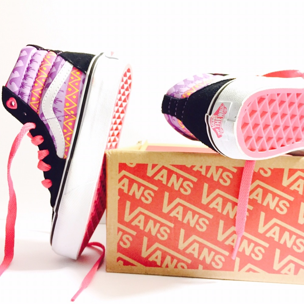 🦄 Girls " So Wavy " Sk8 Hi Vans 🦄
