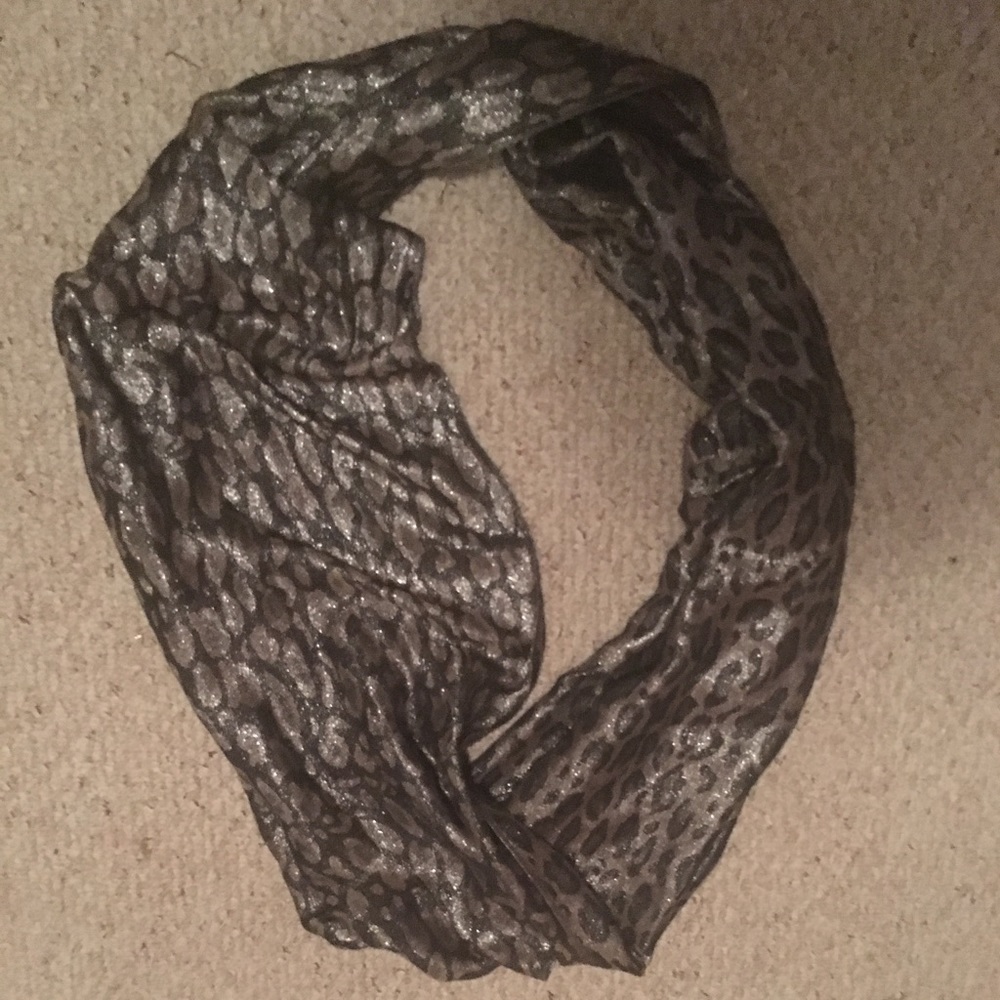Infinity scarf