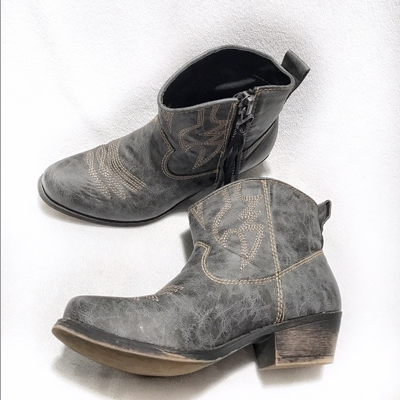 Big Buddha Shoes - 🆕Big Buddha • Gray Distressed Ankle Cowboy Boots