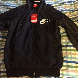 WOMENS NIKE WINDBREAKER