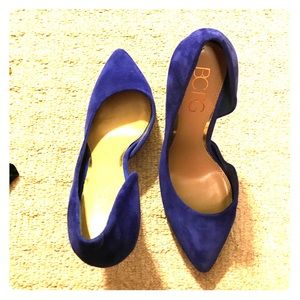 BCBG Blue suede pumps
