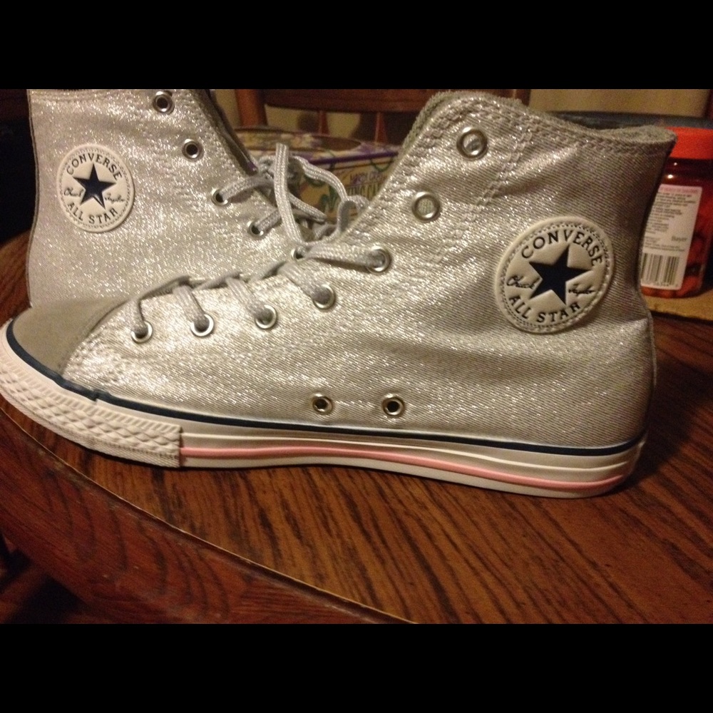 Converse NWOT!