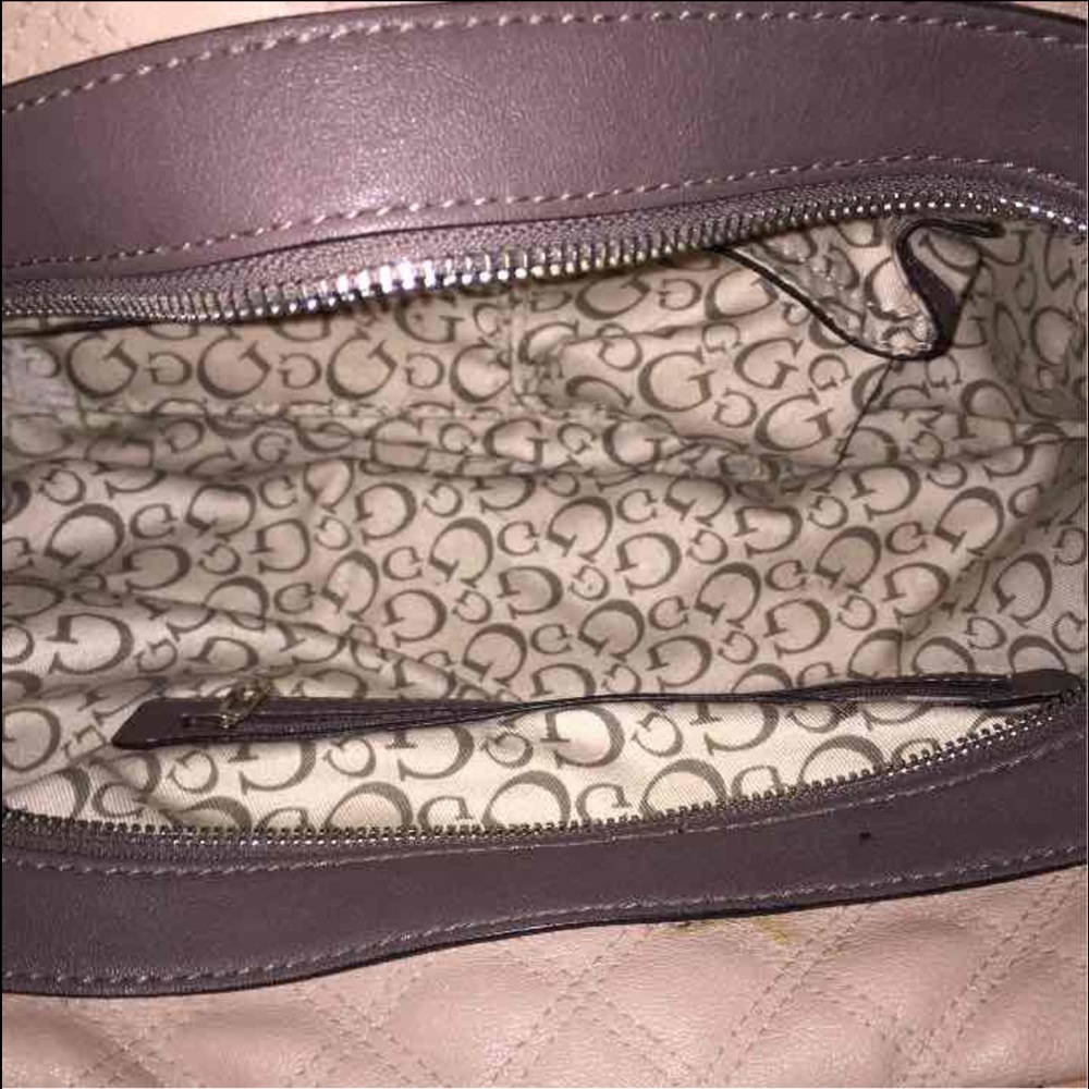 Guess purse - Picture 3 of 3