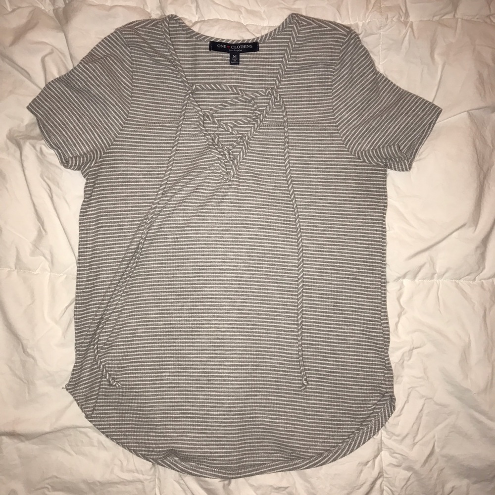 ONE CLOTHING LA "Lace Up Tee" M