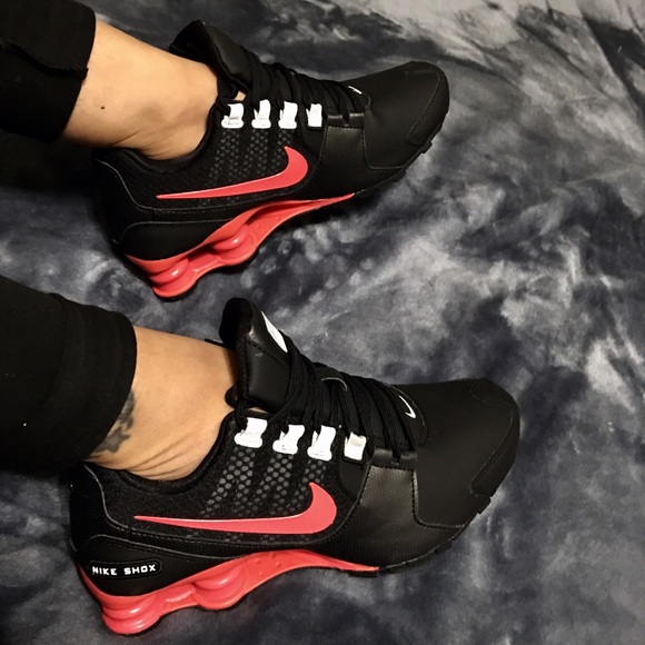 Nike Shoes - Nike shox avenue SE