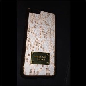 Michael Kors iphone 6 case!