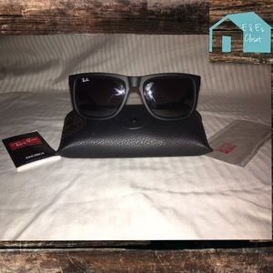🕶Ray-Ban Sunglass in Matte Black 🕶