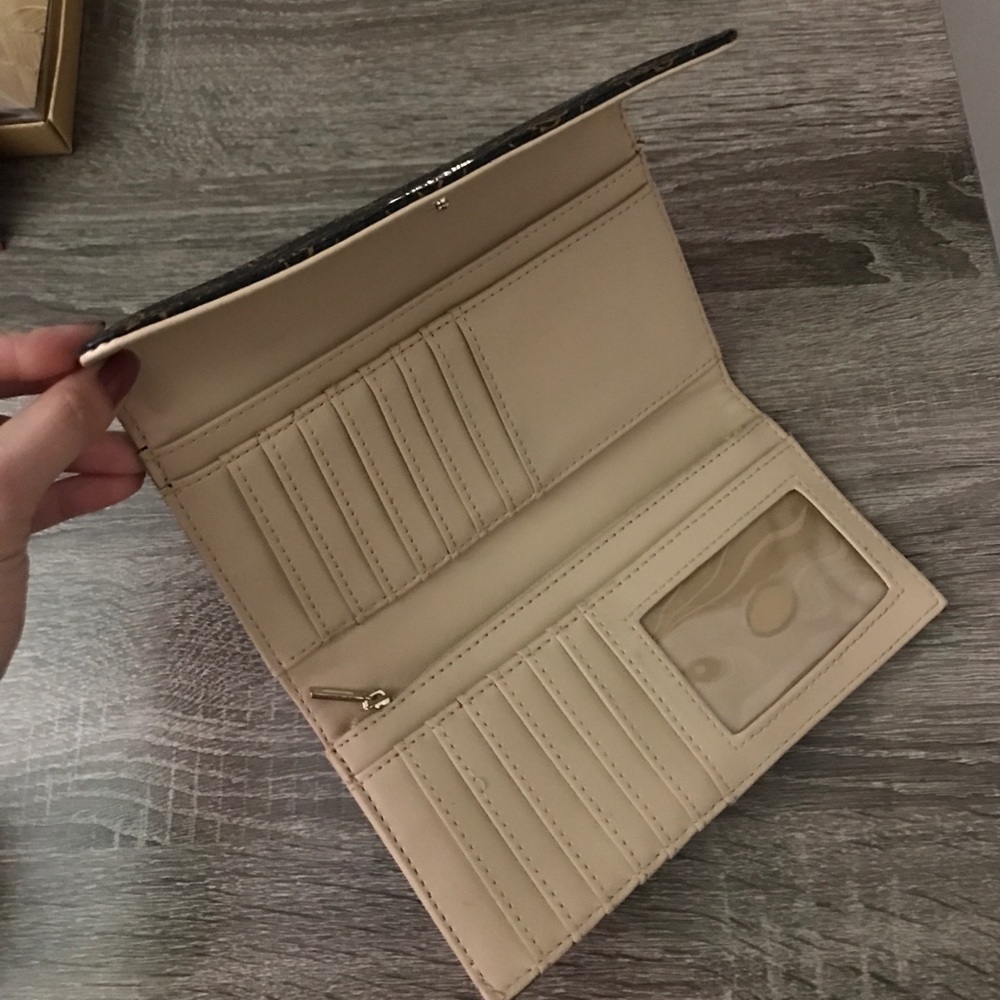 Guess wallet - Picture 2 of 3