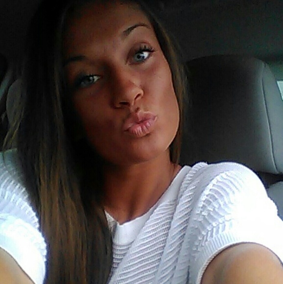 Meet your Posher, Ciara - Picture 2 of 8