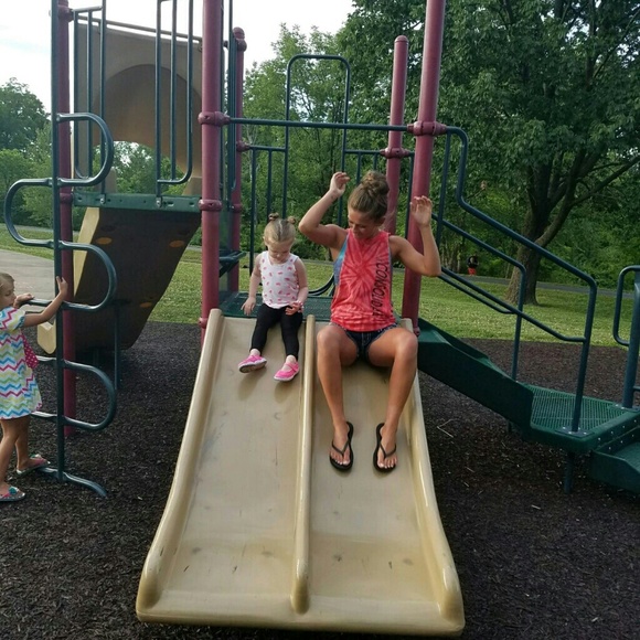 Meet your Posher, Ciara - Picture 7 of 8