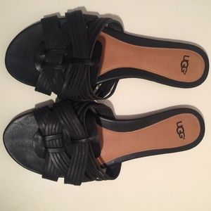 ✂️PRICE CUT✂️ Black UGG sandals